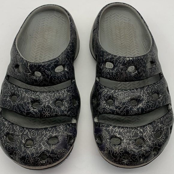 Keen Yogui Slip on Men\'s Clogs size 7 main image 4